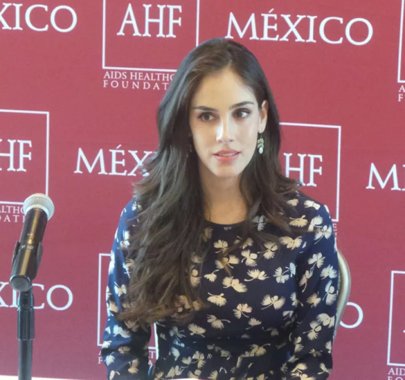 La actriz le dio la bienvenida a Andrés hace poco más de un mes, y en conferencia de prensa habla de cómo se ajusta a la maternidad y el apoyo de su esposo en esta nueva etapa de su vida.