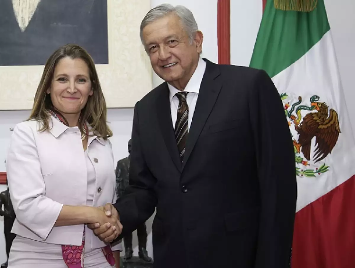 Chrystia Freeland, canciller canadiense, y Andr�s Manuel L�pez Obrador