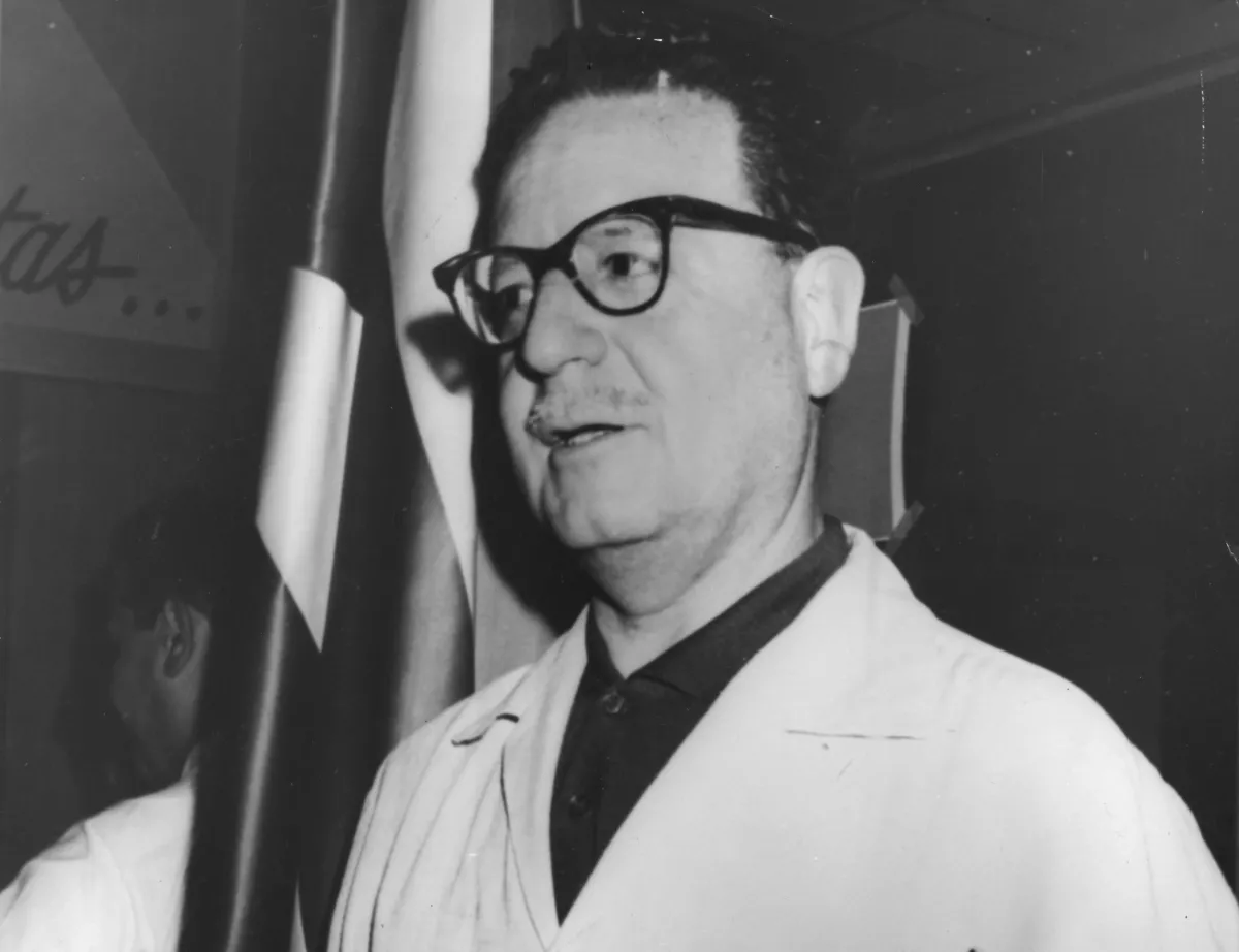 El estadista chileno Salvador Allende (1908-1 1973) durante una visita a Cuba.