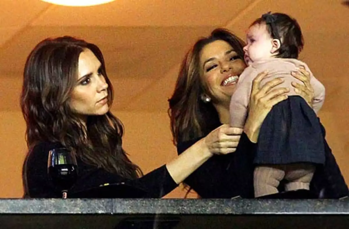 La actriz de `Desperate Housewives´ pasó una tarde agradable cuidando a la hija de Victoria Beckham, quien es una de sus mejores amigas.