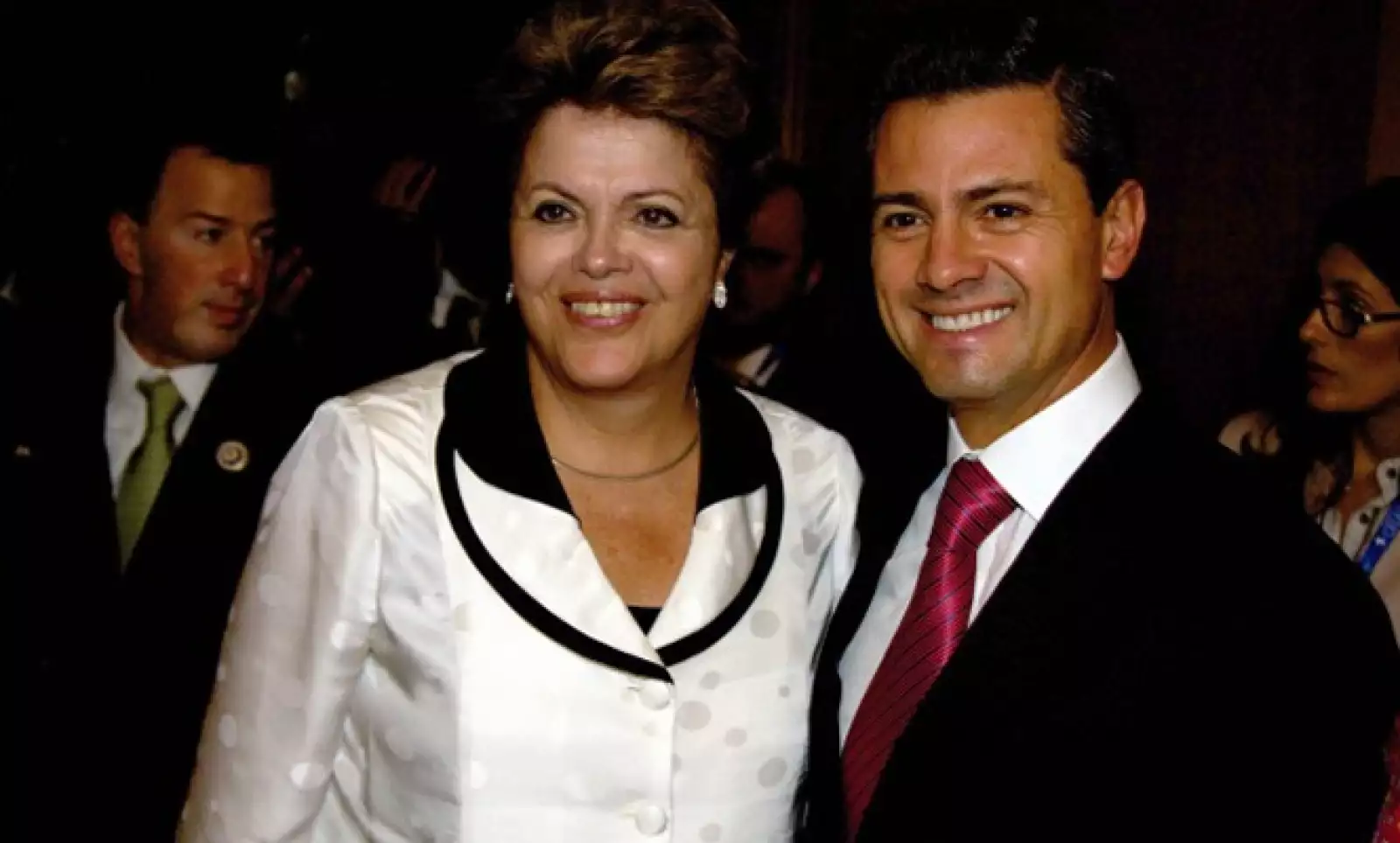 También en Chile, el Ejecutivo federal estuvo con la presidente de Brasil. Acordaron promover un mayor acercamiento entre empresarios mexicanos y brasileños.