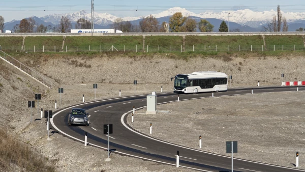 La carretera de Aleatica que carga coches por inducción