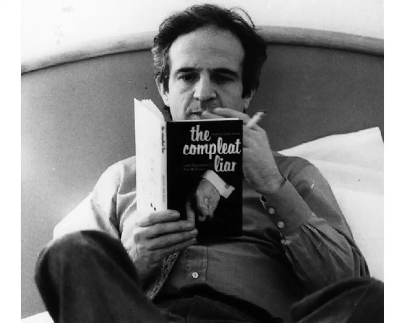 A diferencia del joven Pierre Sarkozy, Truffaut gustaba usar cortes muchos más rectos y el juego de colores en sus prendas era limitado. A pesar de eso siempre supo como portar un saco o una gabard...