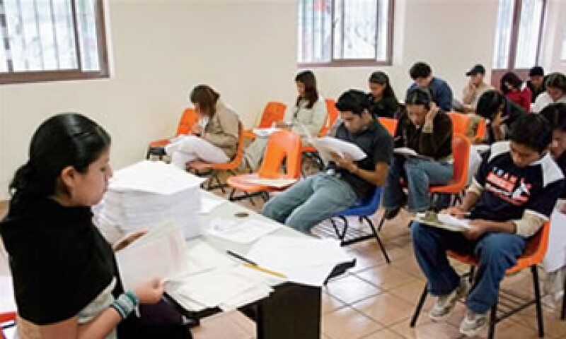(Foto: Un maestro en Tlaxcala puede ganar en promedio 9,000 pesos al mes y uno en Guerrero, hasta 24,000 pesos. )