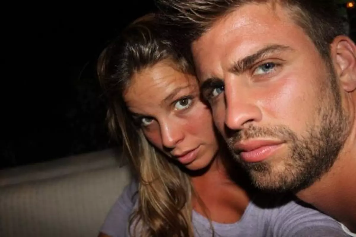 Nuria Tomás, Gerard Piqué