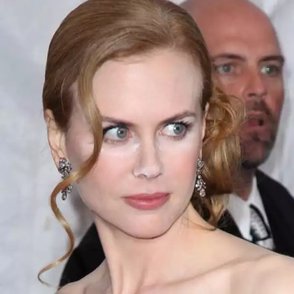 Nicole Kidman- Corrector por todos lados, la australiana no se fijó en su falla.