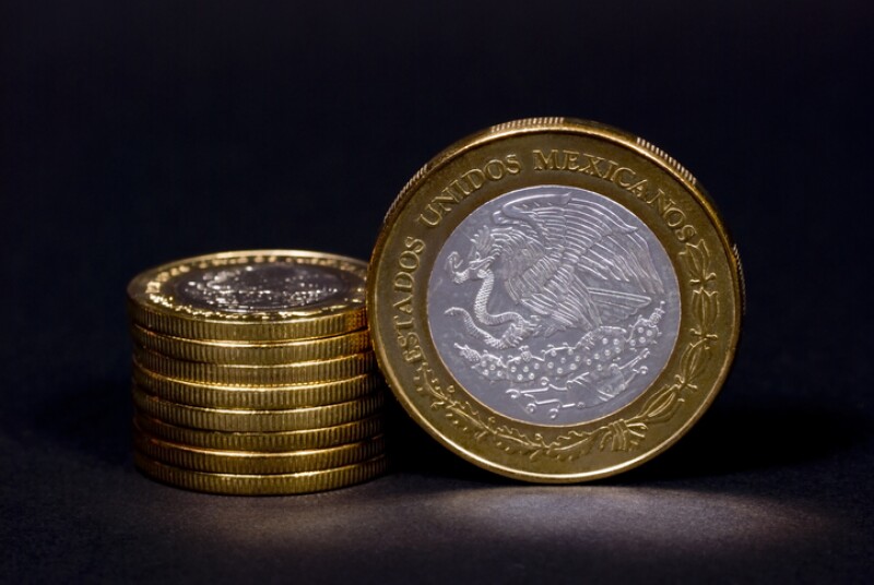 One hundred pesos coin