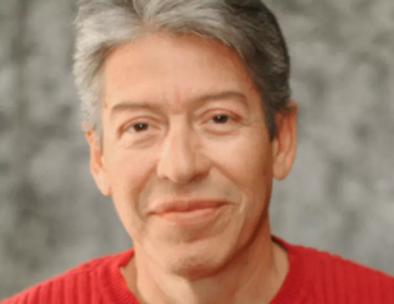 El músico falleció a los 61 años de un infarto mientras se encontraba hospitalizado. Le sobreviven su esposa, la cantante Ángeles Ochoa y cinco de sus hijos.