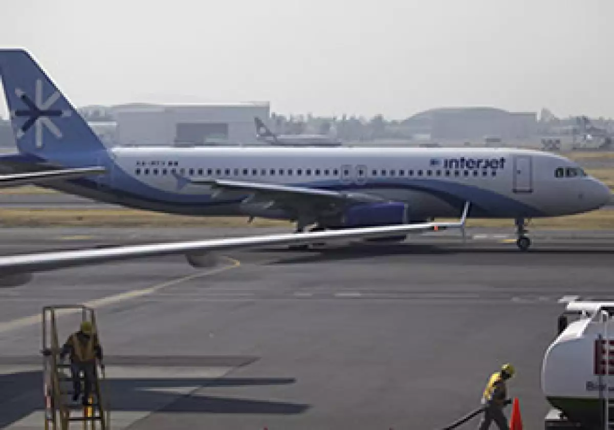 Interjet y VivaAerobus ofrecen las tarifas de avión más económicas. (Foto: AP)