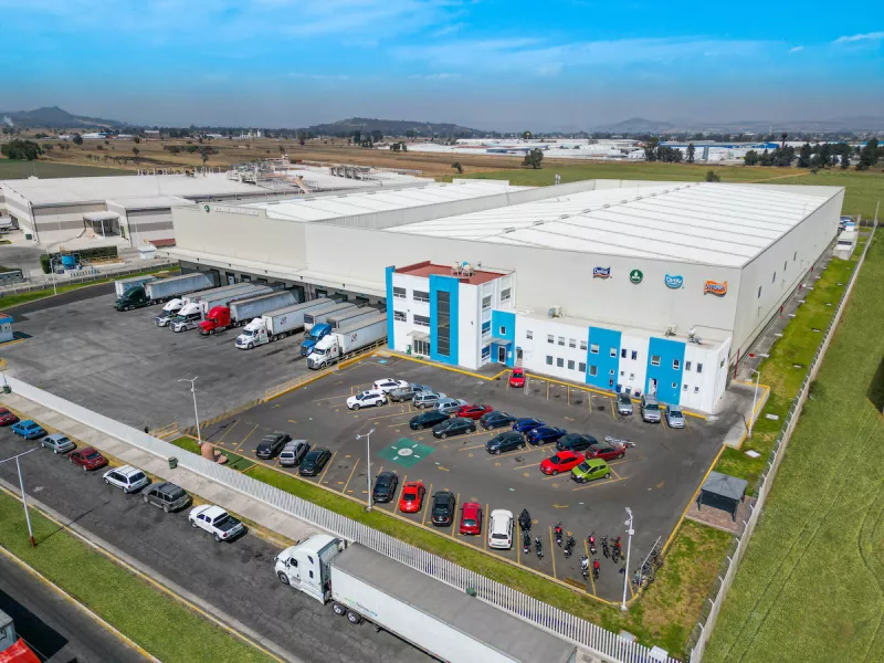 Imagen panorámica de la planta de MIYM, donde manufactura sus ocho marcas propias de productos lácteos y con su modelo de maquilas manufactura productos para otras marcas líderes de la industria.