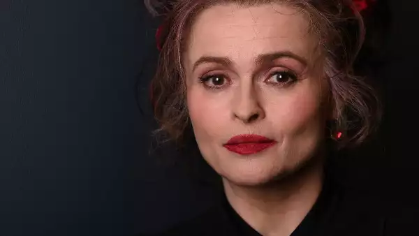 Helena Bonham Carter dice que 'The Crown' debería terminar ya