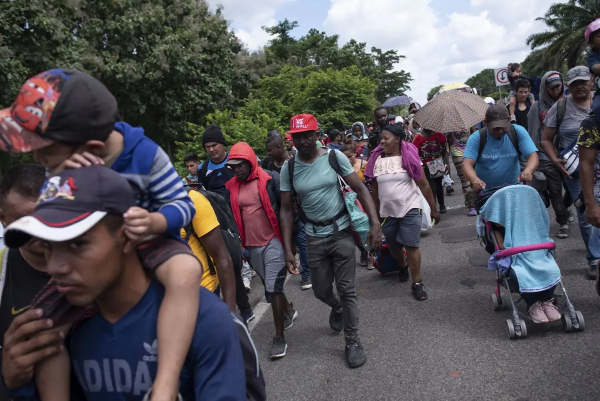 Caravana migrantes retoma su camino a la Ciudad de México. 