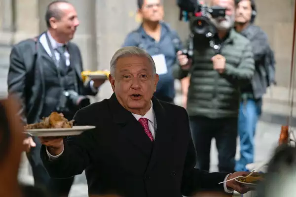 amlo-desayuna-periodistas