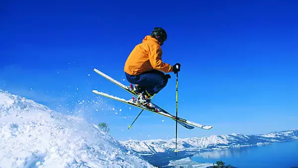 También conocida como “La Joya de Nevada”, Lake Tahoe cuenta con el mayor número de resorts de esquí en la Unión Americana.