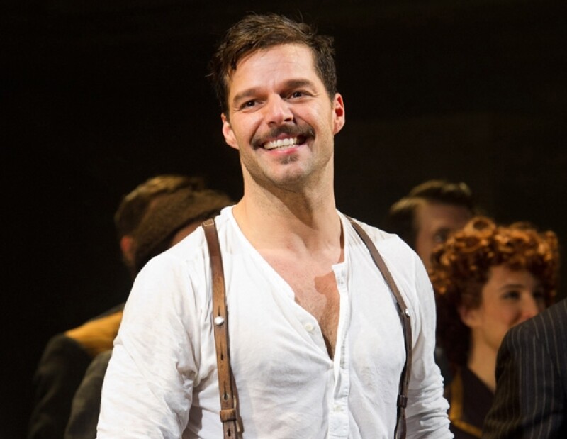 Ricky Martin en su primera función de Evita en Broadway. El cantante recibió muy buenas críticas por su actuación.