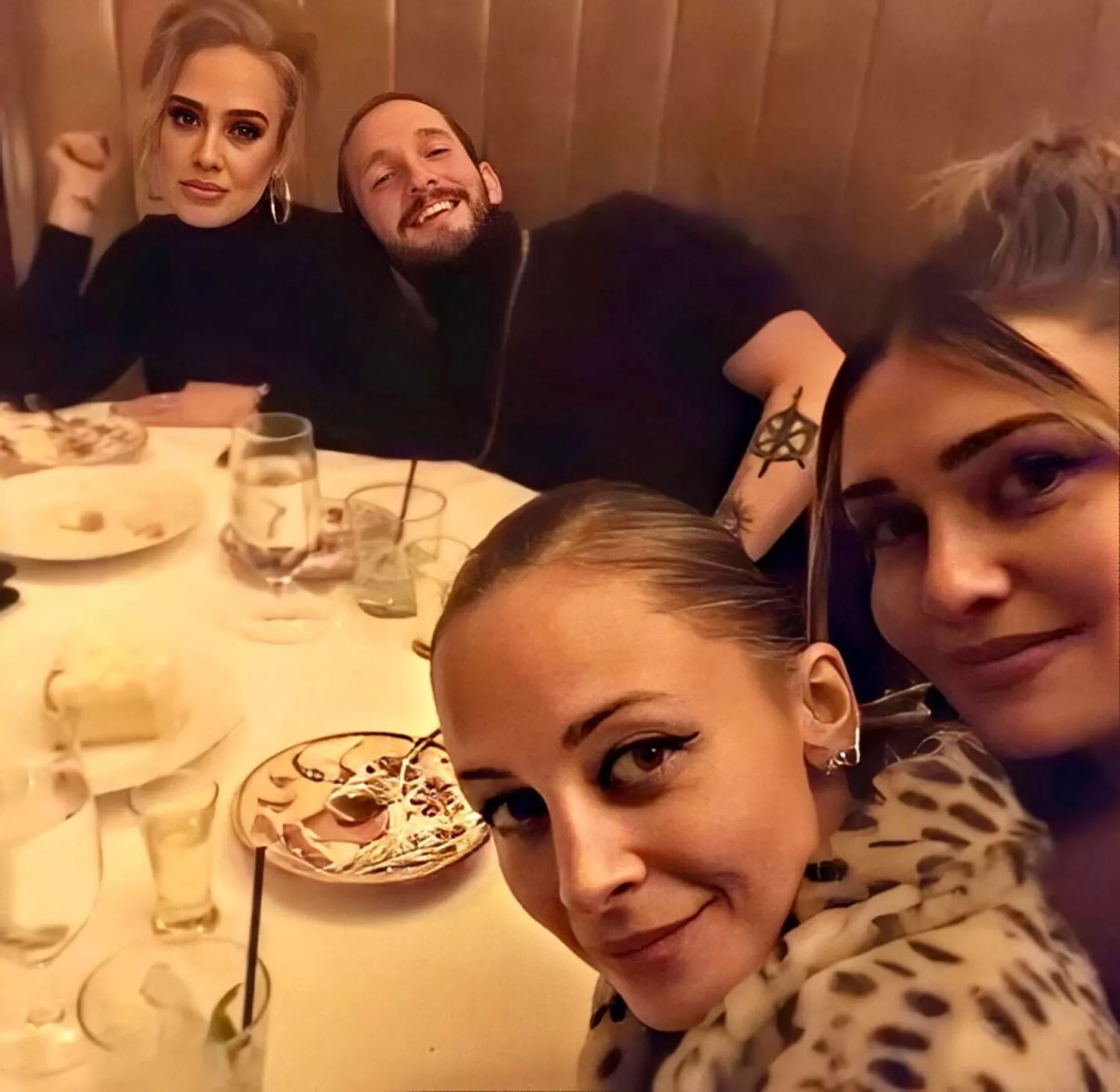 Adele, Jedidiah Jenkins, Lauren Paul y Nicole Richie
