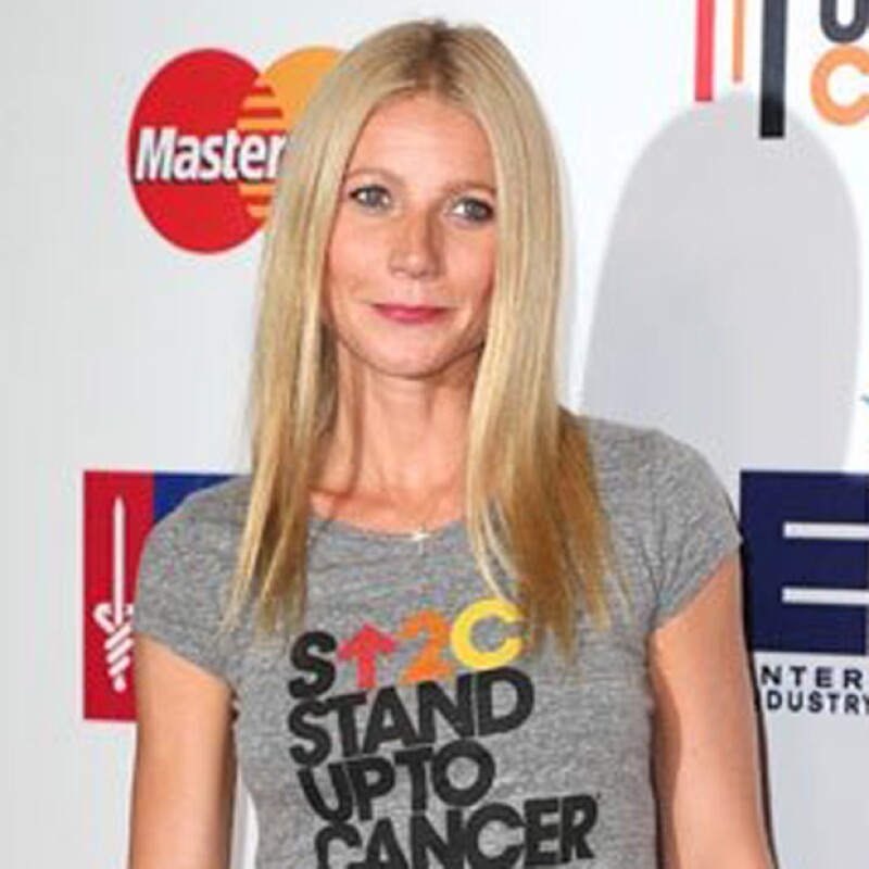 Gwyneth Paltrow no está de acuerdo en que su ex presente a sus hijos con Jennifer Lawrence; parece que Mary Kate Olsen se casó en secreto con Olivier Sarkozy; todo listo para la boda de Clooney.