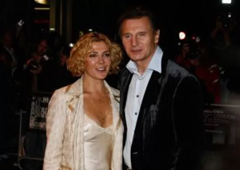 La actriz británica y esposa de Liam Neeson fue declarada en condición crítica en un hospital de Montreal que la atiende de las lesiones que sufrió en un percance cuando esquiaba en Quebec.
