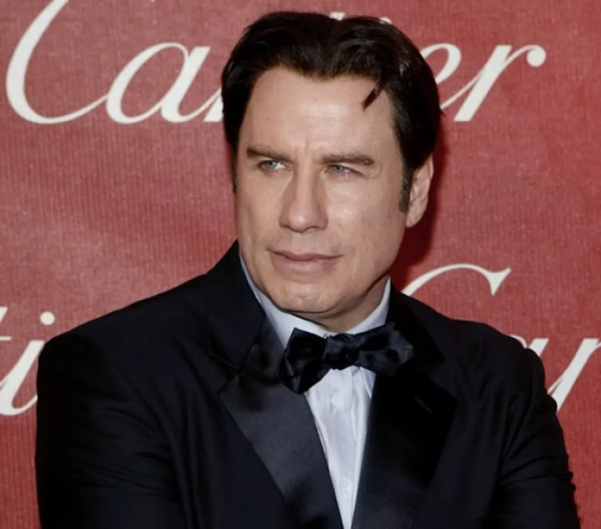 Las autoridades de las Bahamas detuvieron a un legislador y a un paramédico que presuntamente planeaban extorsionar dinero al actor John Travolta tras la muerte de su hijo, indicó el viernes la policía.
