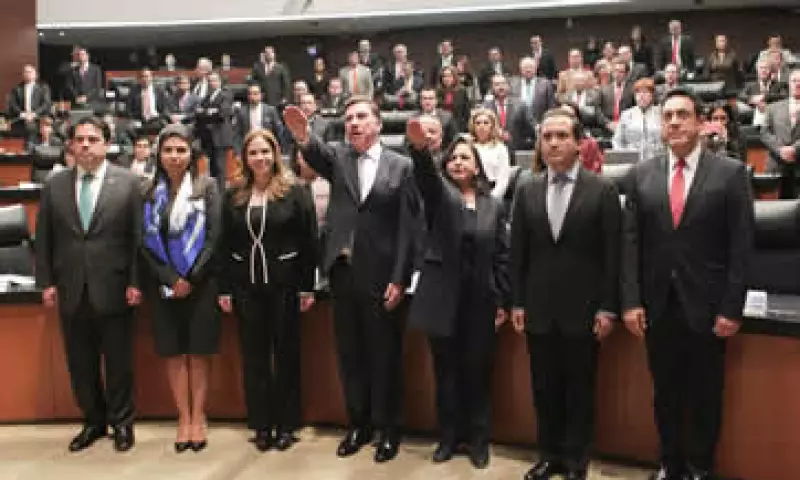 Javier Laynez y Norma Piña (centro) tomaron protesta ante el pleno del Senado de la República como nuevos ministros de la Suprema Corte de Justicia de la Nación (Foto: Twitter/@senadomexicano )
