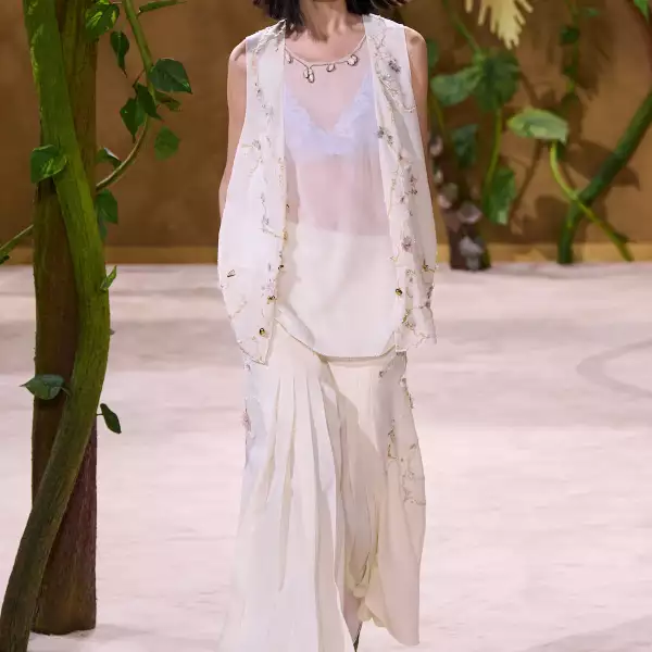 Chanel HC F26 024.jpg