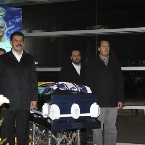 Aficionados y amigos despiden a Miguel Calero