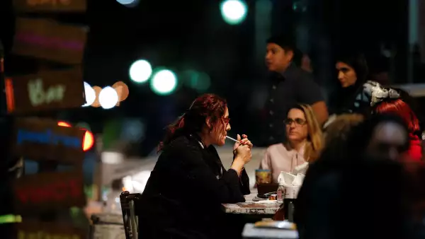 Mexico bans smoking in public spaces