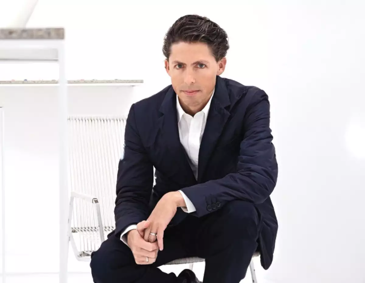 El yerno de Carlos Slim y Norman Foster serán los responsables del nuevo rostro de entrada al país. Conoce quién es el arquitecto, quien ha asegurado que desea transformar a México.