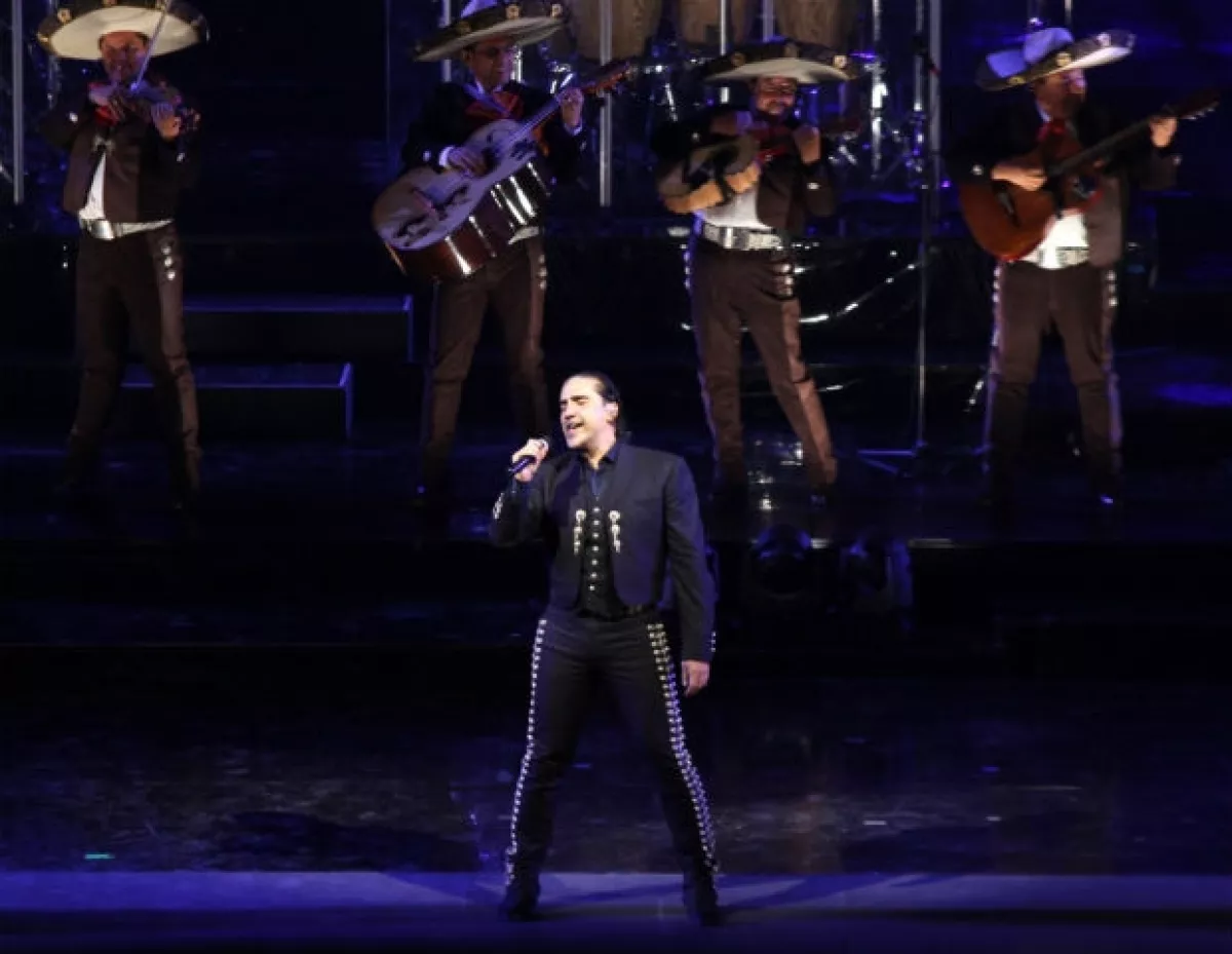 En mayo, Alejandro llevó su gira con mucho éxito por la Ciudad de México.