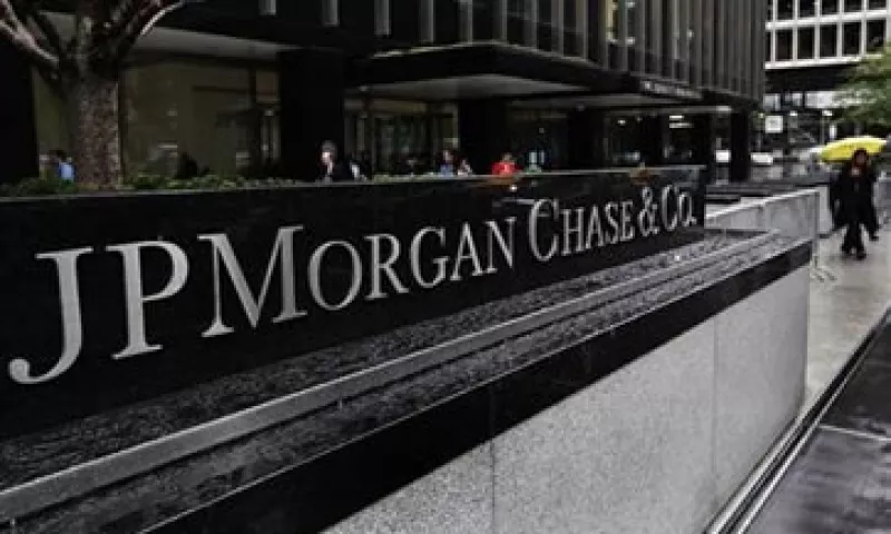 Los analistas esperaban que el banco tuviera ingresos por 24,350 mdd.  (Foto: Reuters)