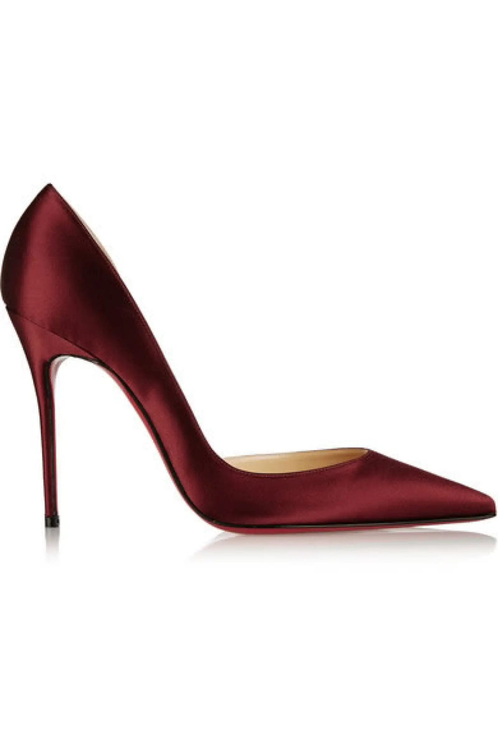Nos encanta lo clásico del pump de Christian Louboutin.