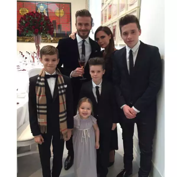 La diseñadora de modas, celebró su aniversario con una foto de su familia.