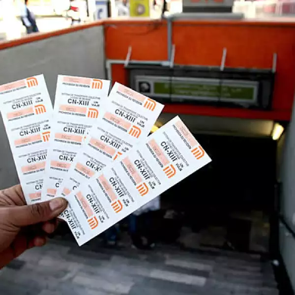 Al iniciar el 2010, los precios del Metro, la tortilla cambiaron de 2 a 3 pesos y de 8.50 a 9 pesos; a eso se le sumará el incremento de impuestos como el IVA y el IEPS.