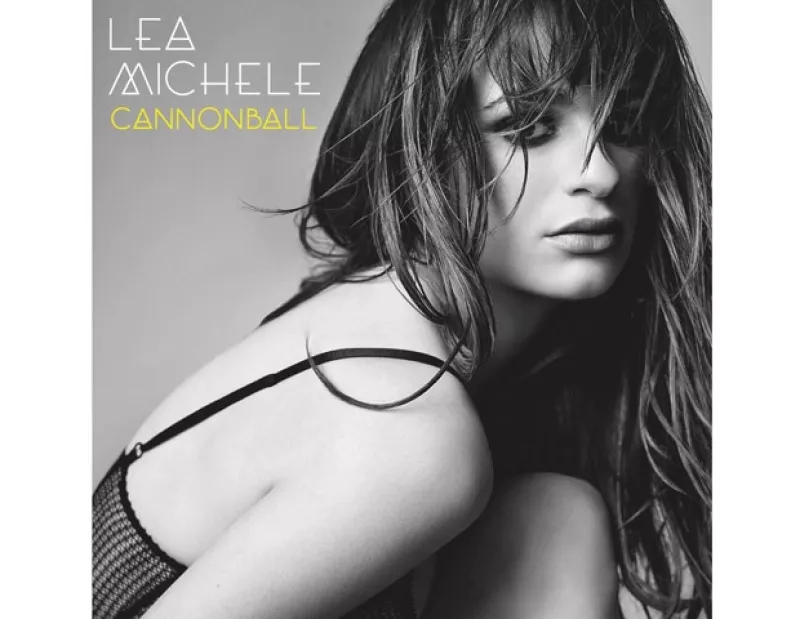 La actriz que también es cantante, mostró la portada de su próximo sencillo mediante Twitter, en ella aparece con un estilo sexy pero con una expresión seria.