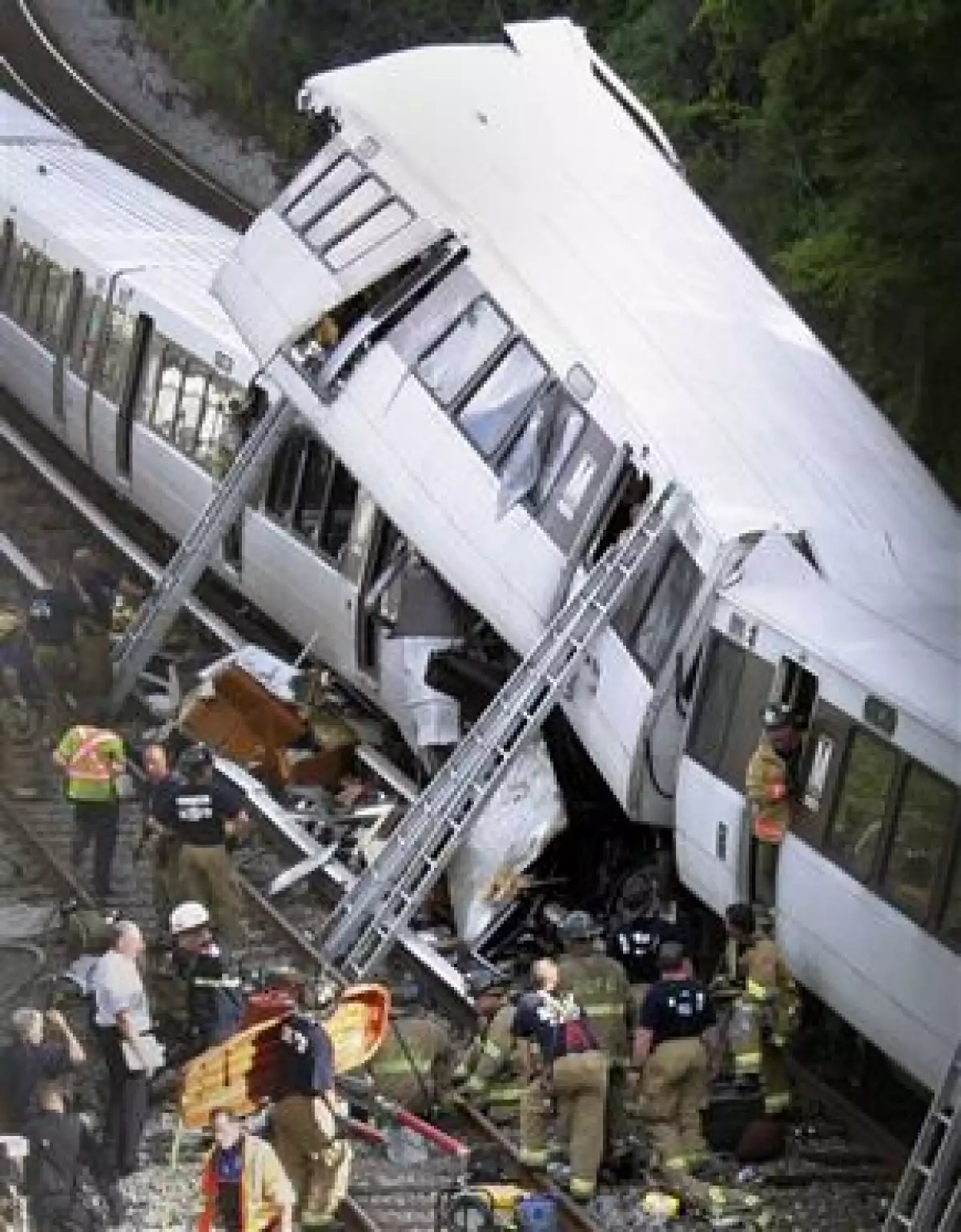 El accidente ocurrió entre las estaciones de Fort Tottem y Tacoma Park, en el vecino estado de Maryland, hasta el momento no se ha precisado el número de heridos.