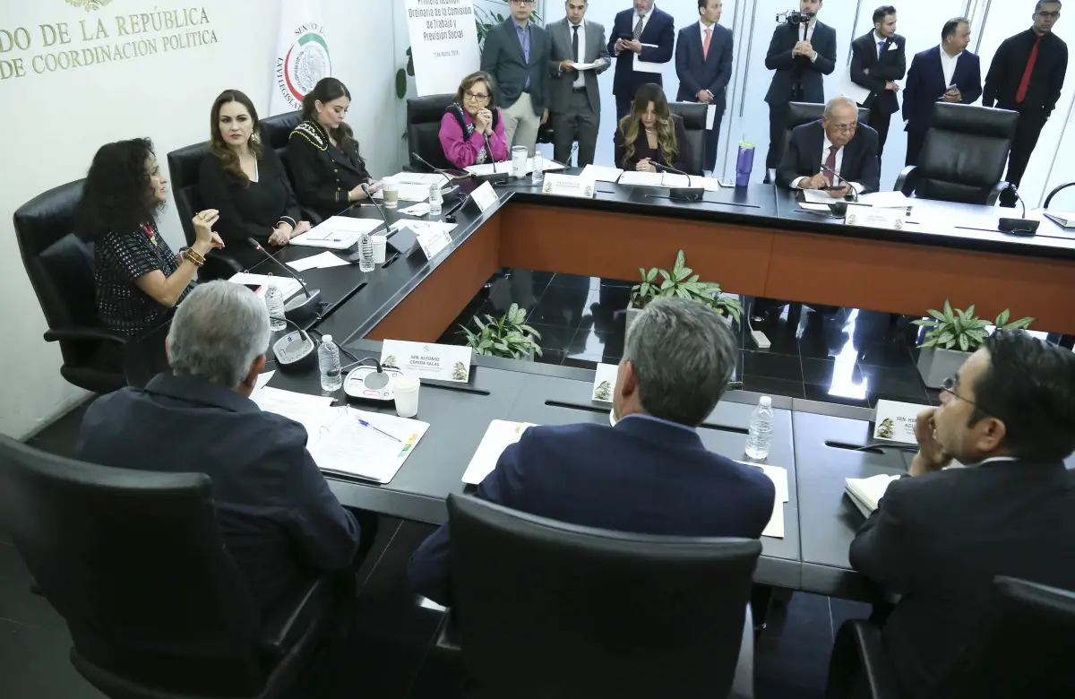 Licencia remunerada de cinco días por luto avanza en el Senado, ¿para quiénes aplica? 