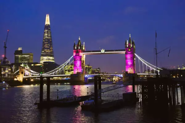 Todo Londres festejó la llegada de la bebé de los duques de Cambridge.
