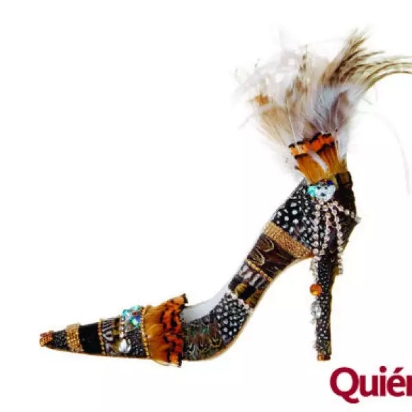 Zapatos con plumas