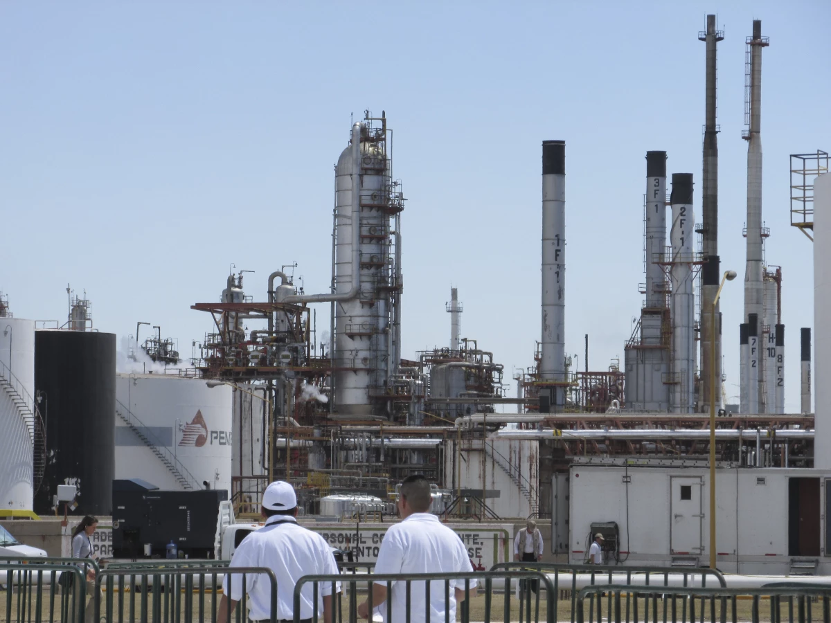 Importación crudo ligero Pemex refinerías