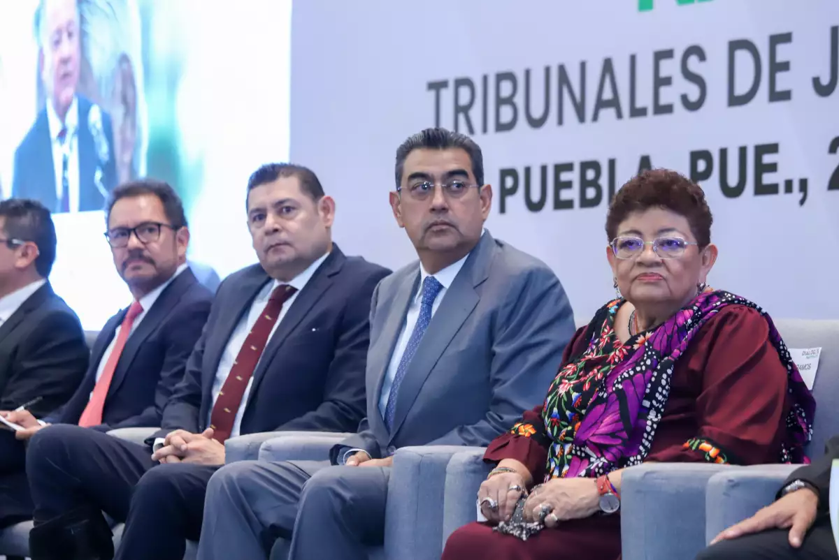 Ernestina Godoy en foro desde Puebla