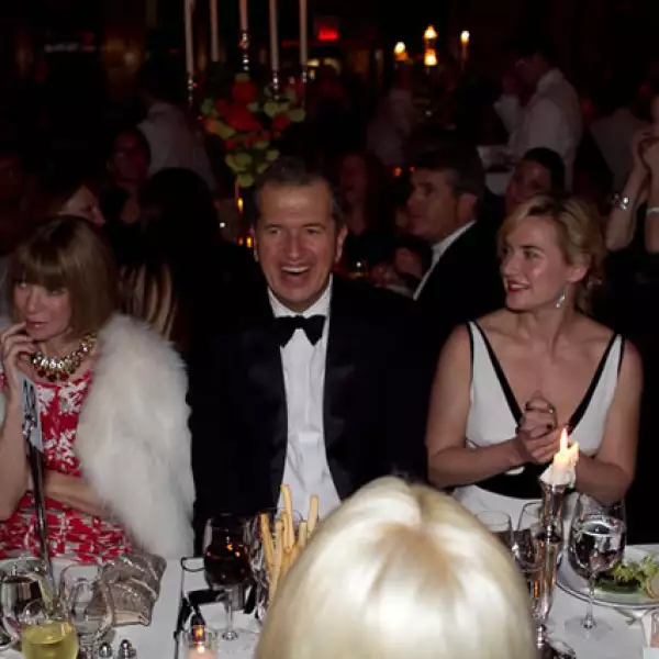 Mario Testino se divierte con la directora de Vogue US Anna Wintour y Kate Winslet.
