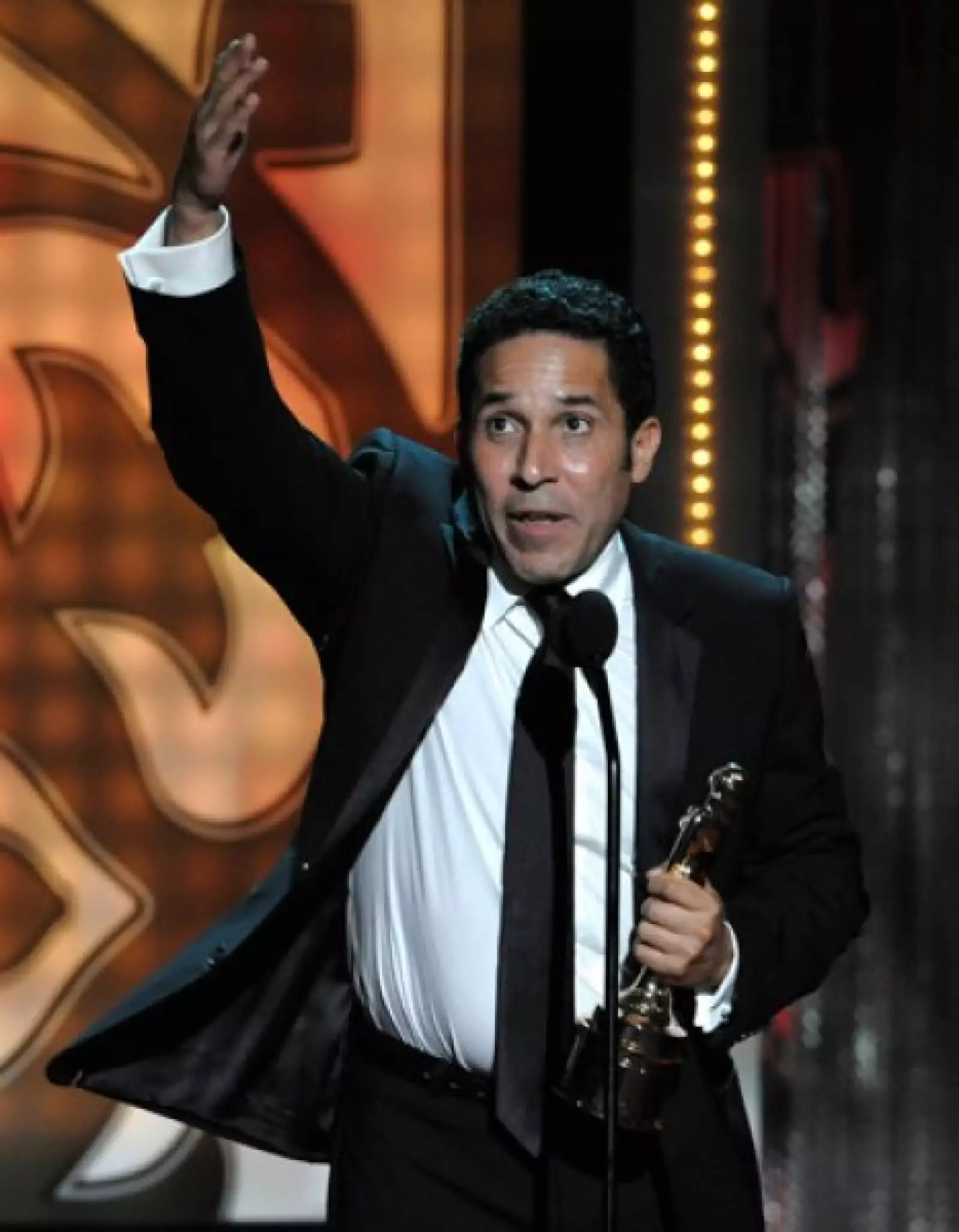 Oscar Nuñez obtuvo el premio de Logro especial en TV por "The office", dejando atrás a Charlie Sheen, Demián Bichir (Weeds); George Lopez y Tony Plana (Ugly Betty).