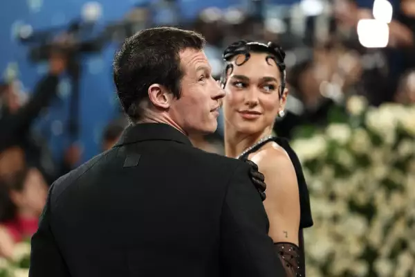 Dua Lipa y Callum Turner