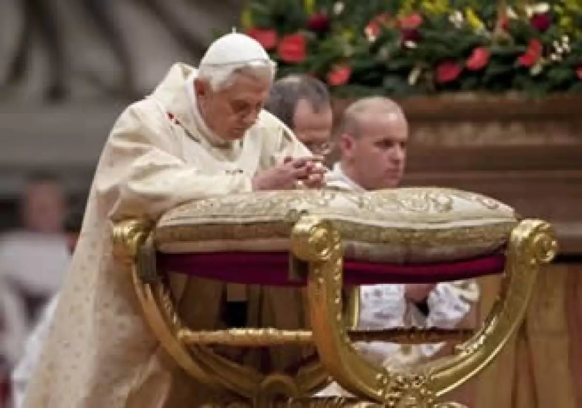 Aparentemente el papa Benedicto XVI continuó el servicio sin problemas. (Foto: Reuters)