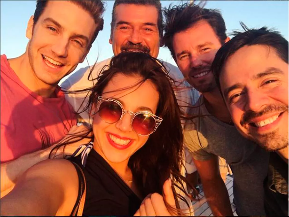 Danna Paola se la está pasando de maravila.