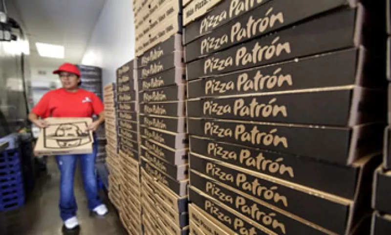 Pizza Patrón regala pizzas a los clientes que ordenan en español. (Foto: AP)