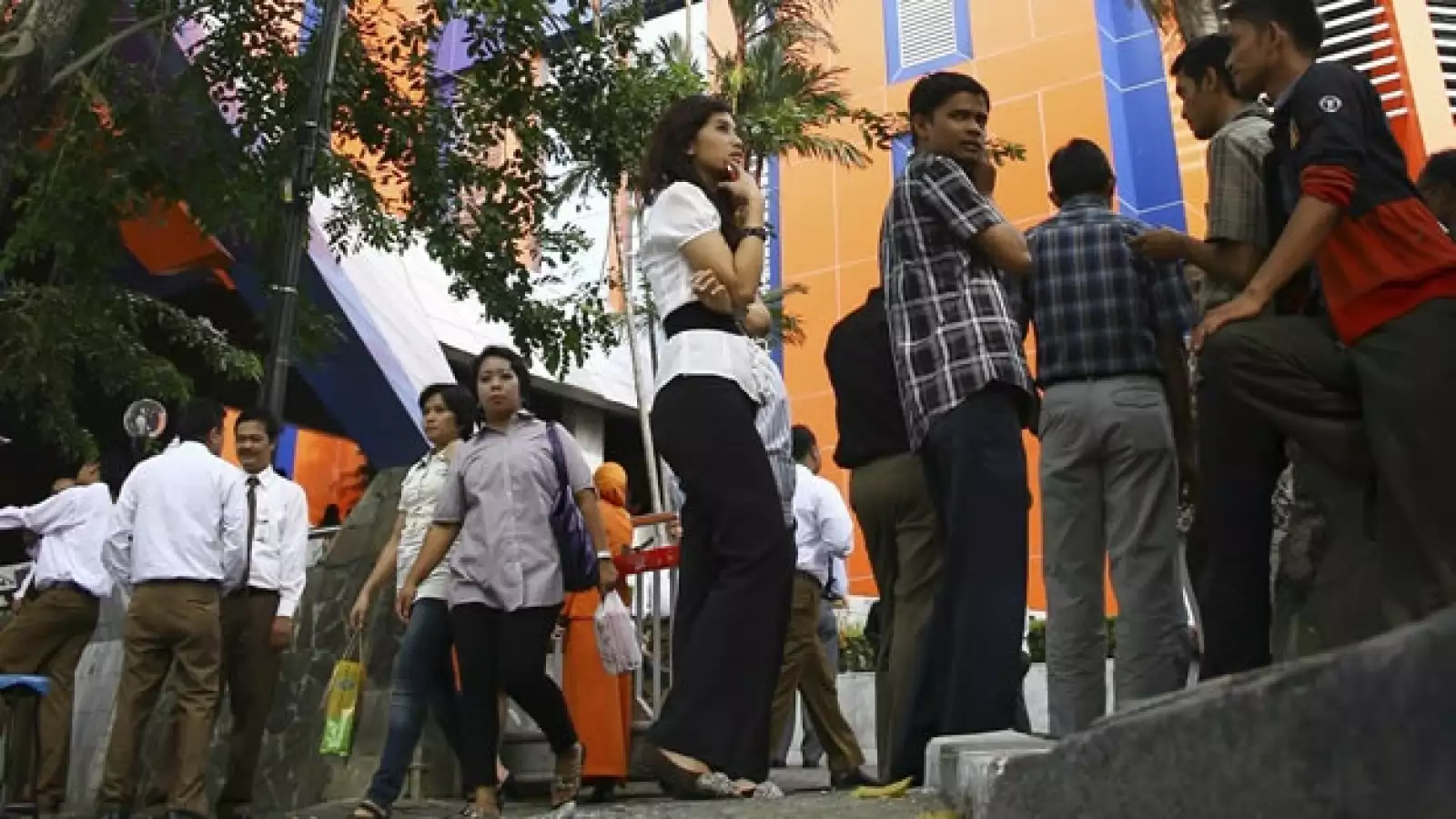 Personas se refugian ante un posible tsunami