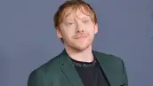 Rupert Grint regresa como Ron Weasley.