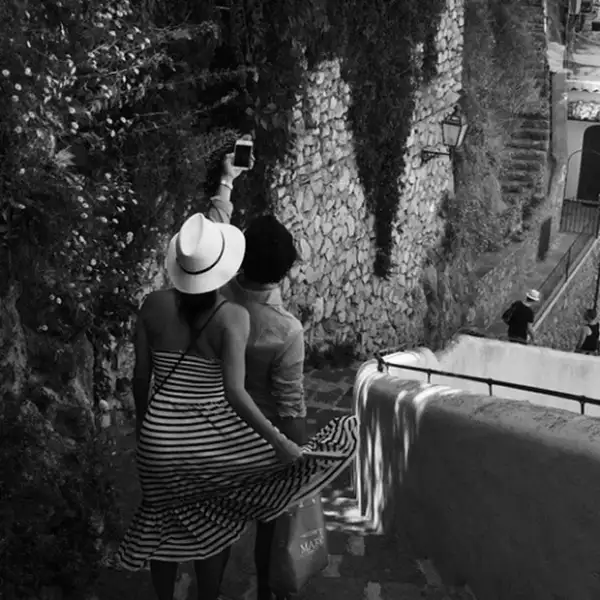 En Italia aprovecharon para tomarse algunas fotografías y demostrarse el gran amor que se tienen.