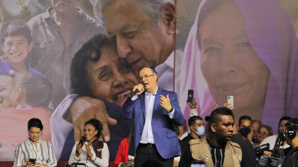 El Secretario de Relaciones Exteriores (SRE), Marcelo Ebrard, durante su discurso en el primer Encuentro de Diputados y Legisladores de Morena, que se llevo a cabo en la Expo Guadalajara.
